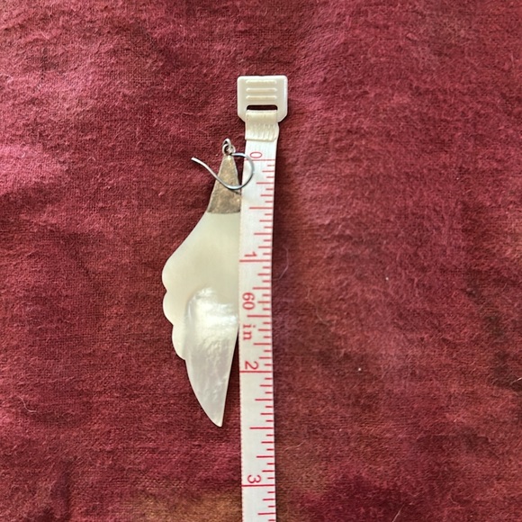 Two pairs of shell earrings. - Picture 7 of 8